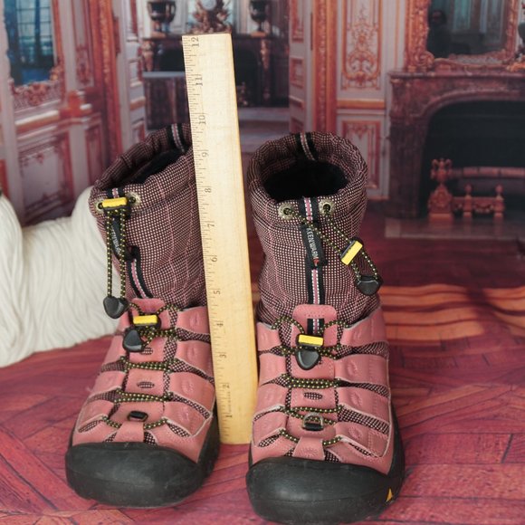 KEEN Pink & Black Hiking Ankle Boots Sz. 7 - Picture 2 of 13